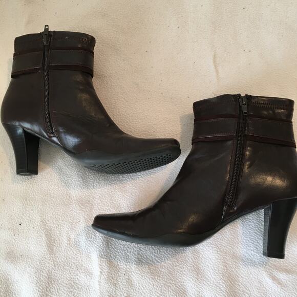 A2 by Aerosoles  square toe brown size 9 brown heel side zip ankle boots - Picture 7 of 10